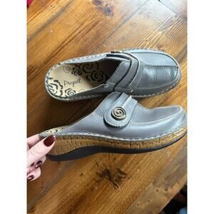 Propet Gray Leather Clogs Mules Womens Size 7